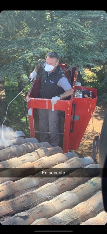 Traitement préventif et curatif des Guêpes sous votre toiture en région PACA