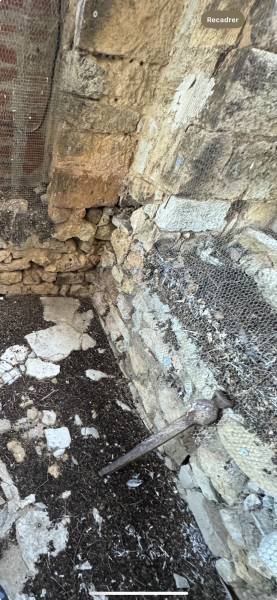 Devis pour le nettoyage de fiente de pigeons sur un toit terrasse à Charleval 13350 près de Salon de Provence